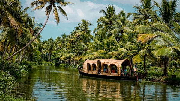 Kerala backwaters luxury houseboat