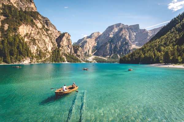 Custom luxury travel itinerary scenic mountain view